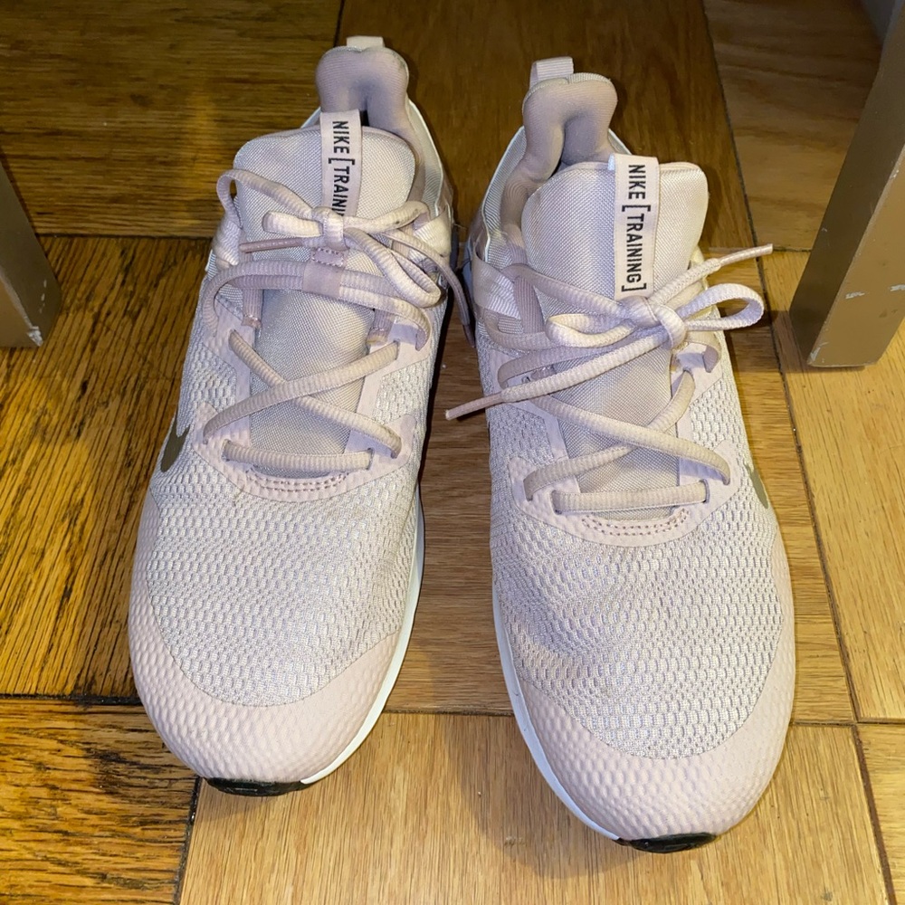 Women’s Nike Legend Essentia
